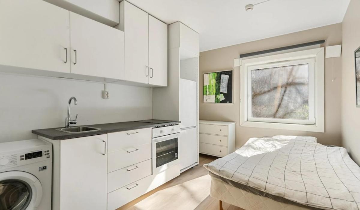 Bright 1 Bedroom *